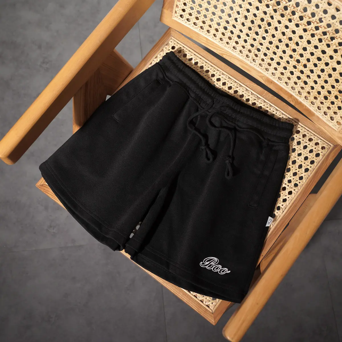 Quần shorts nỉ nữ bermuda basic thêu logo BOO