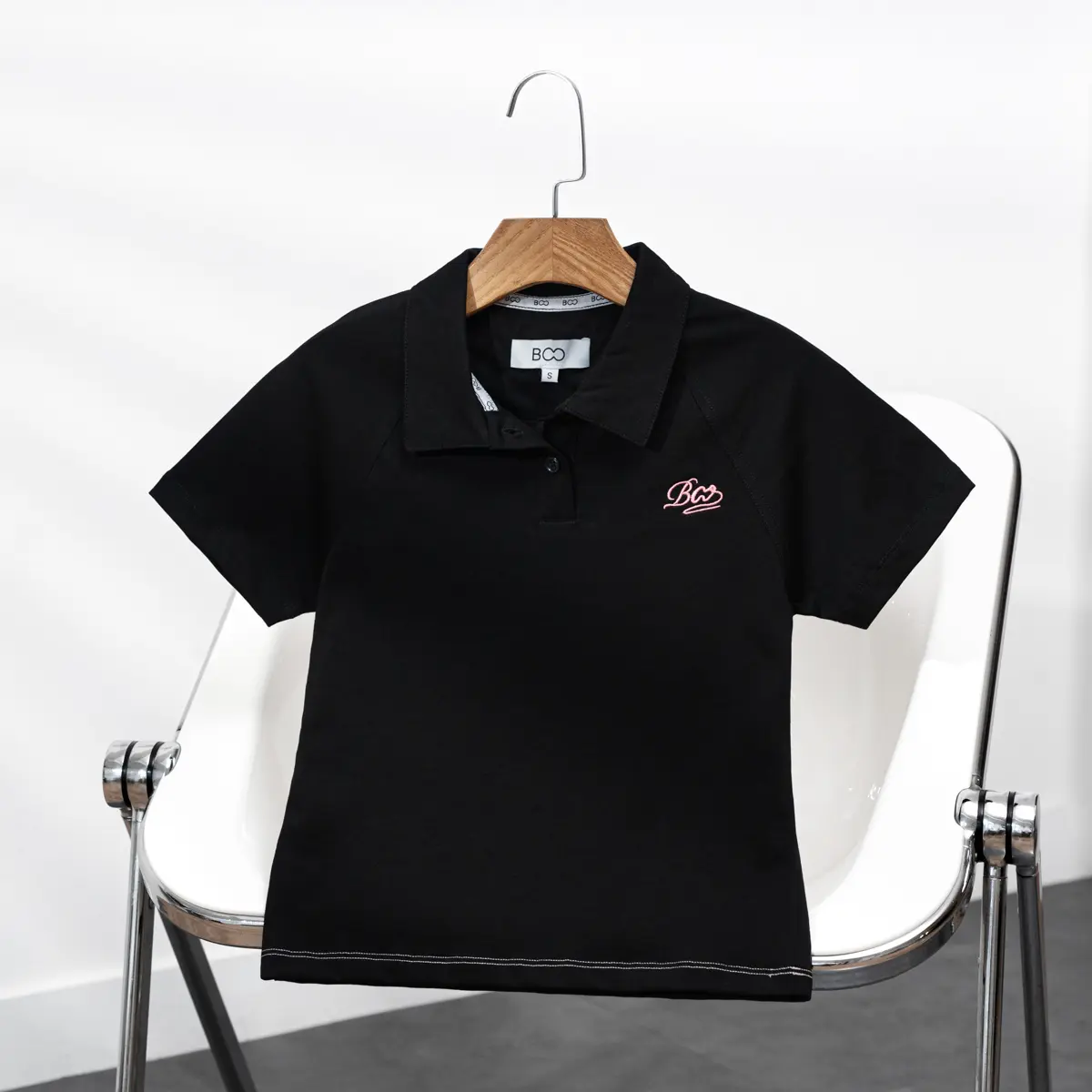 Áo polo SS regular nữ thêu logo BOO ESS