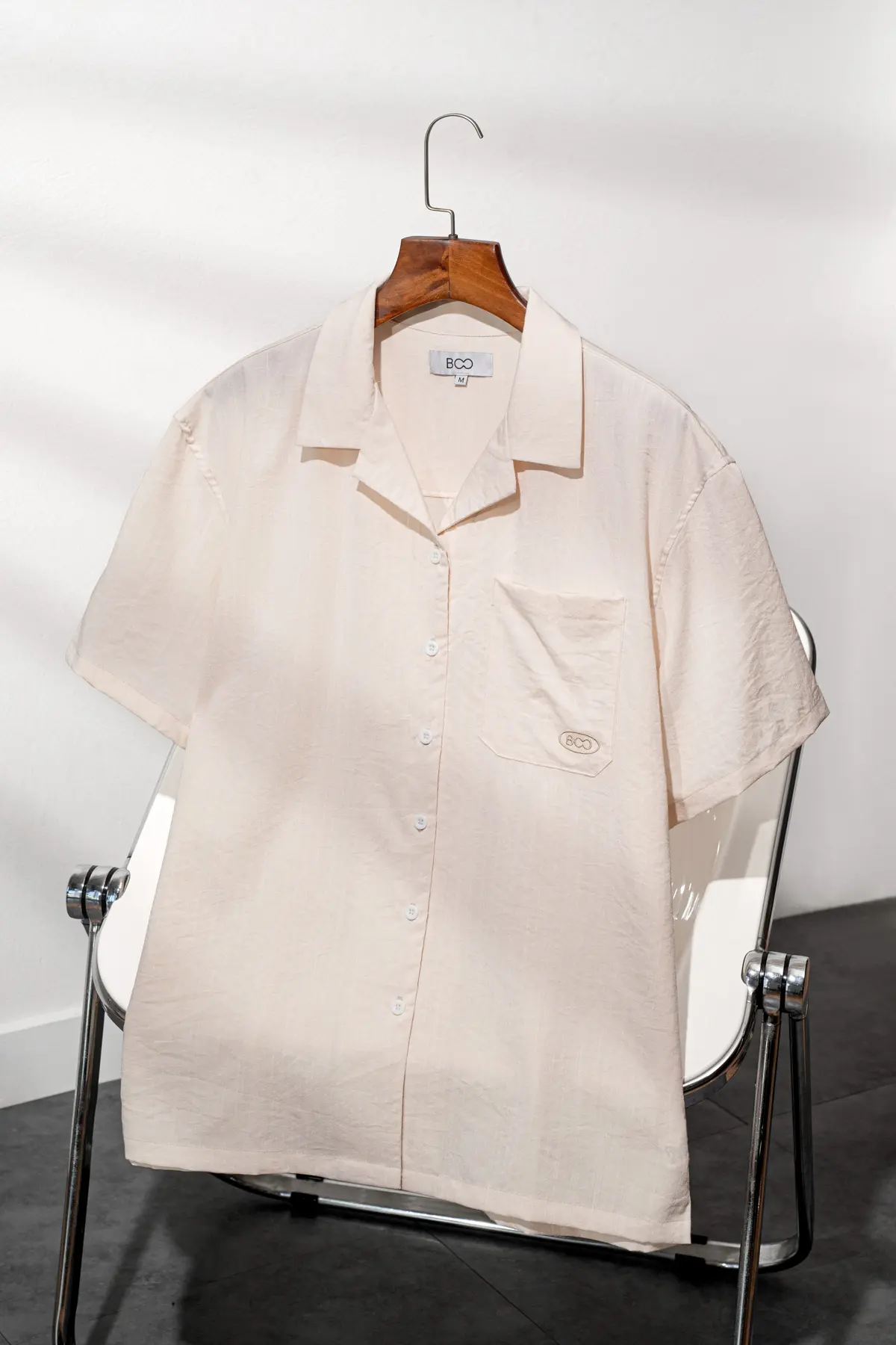Áo sơ mi oversized linen cổ cuba thêu BOO